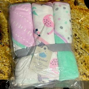 Cloud Island  3-pack, Infant Hooded Towels, 30” x 30”, multi-color. NEW